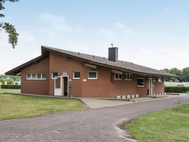 Sanitair blok II: (Renovatie 2011)